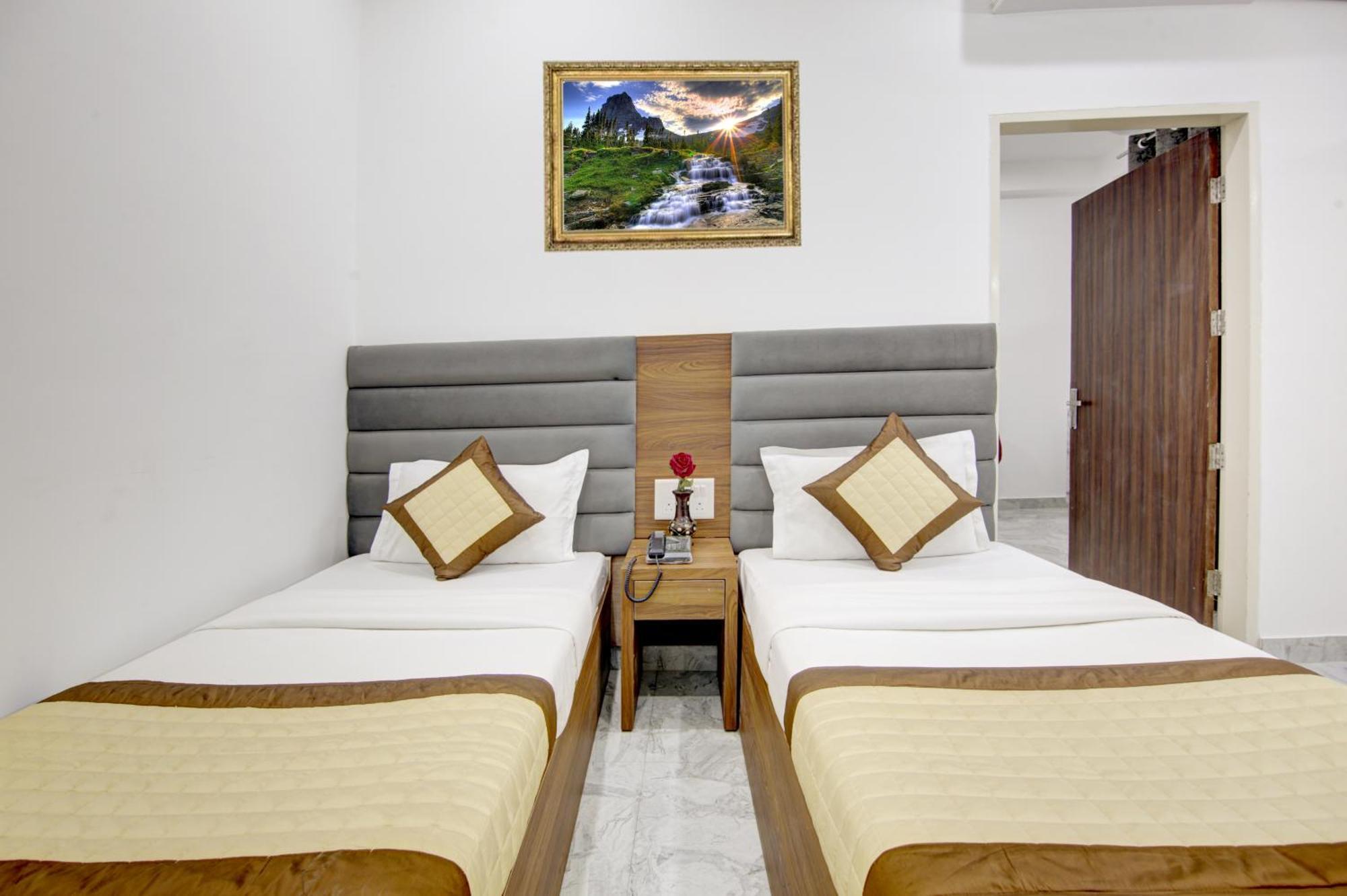 Hotel S B Inn - Near New Delhi Railway Station Paharganj Esterno foto