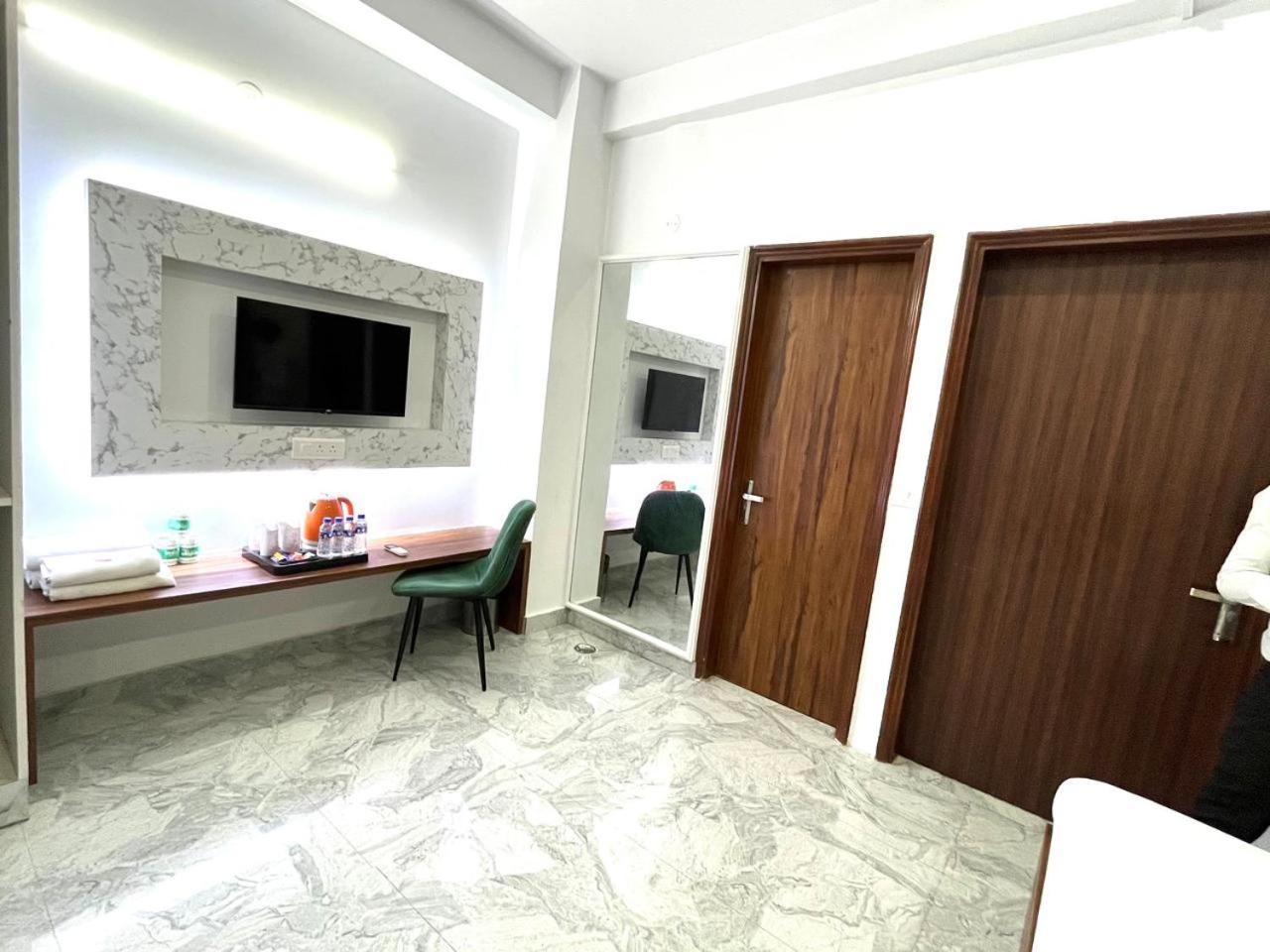 Hotel S B Inn - Near New Delhi Railway Station Paharganj Esterno foto