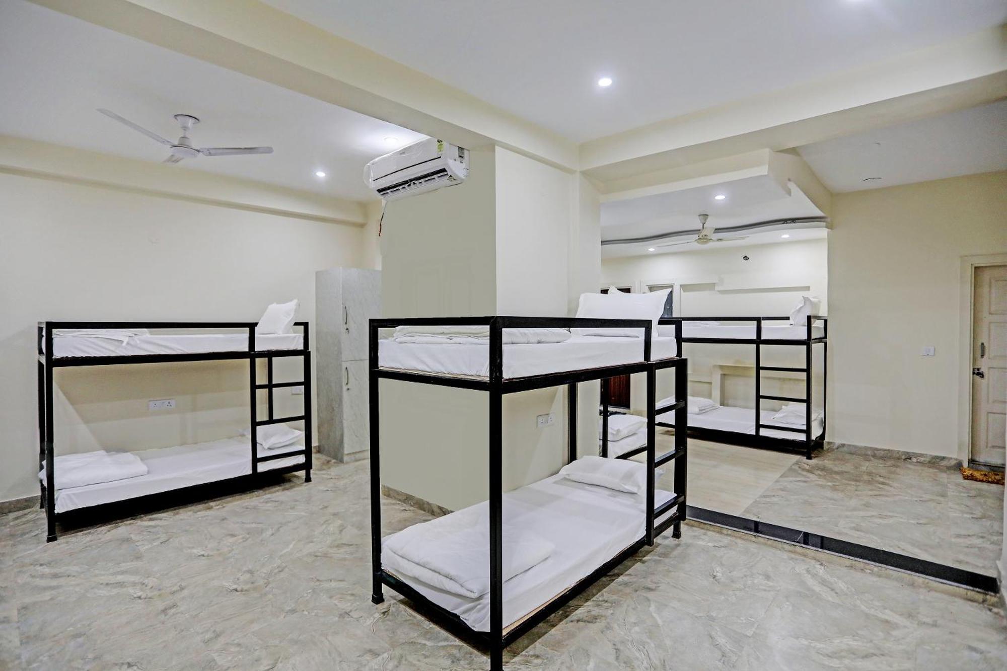 Hotel S B Inn - Near New Delhi Railway Station Paharganj Esterno foto